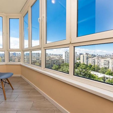 Апартаменти Метро Вирлиця Kyiv Exterior photo