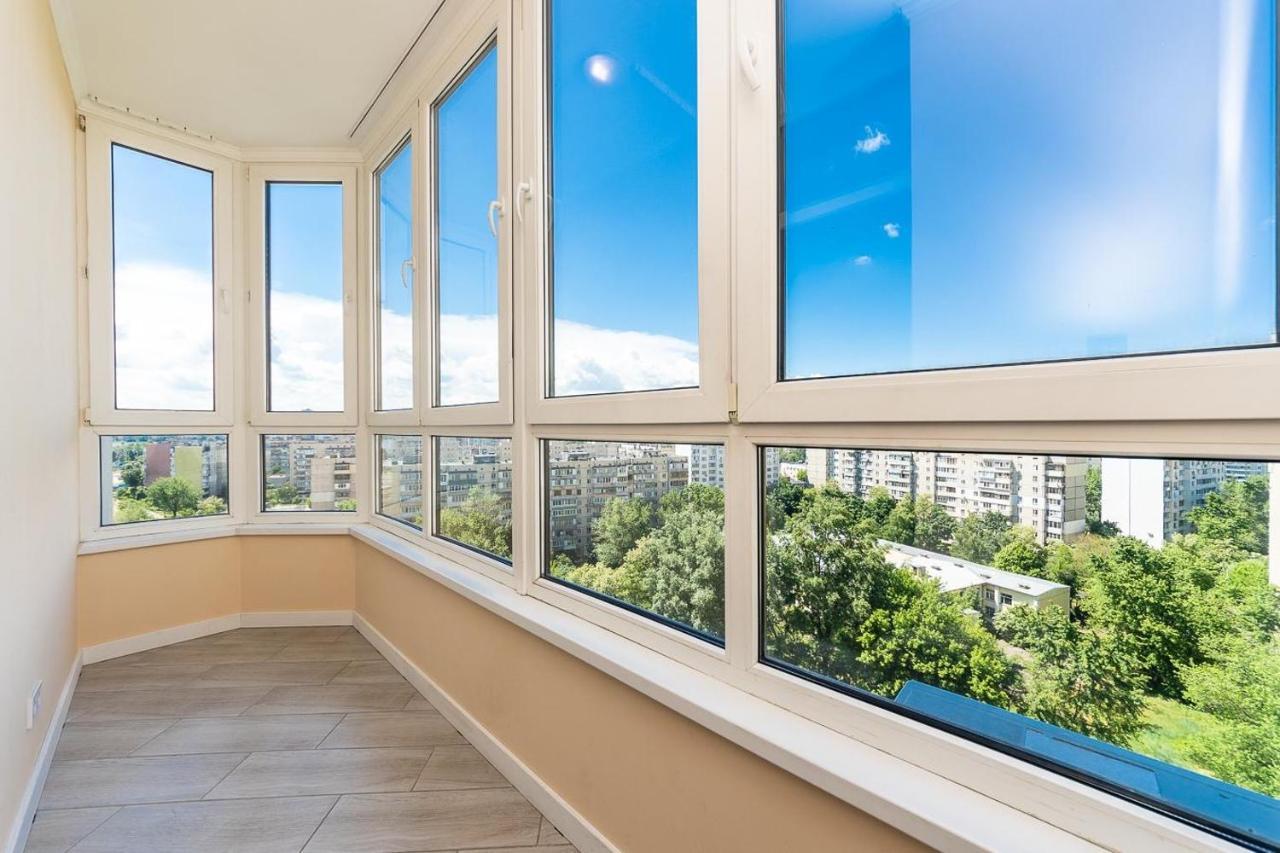 Апартаменти Метро Вирлиця Kyiv Exterior photo