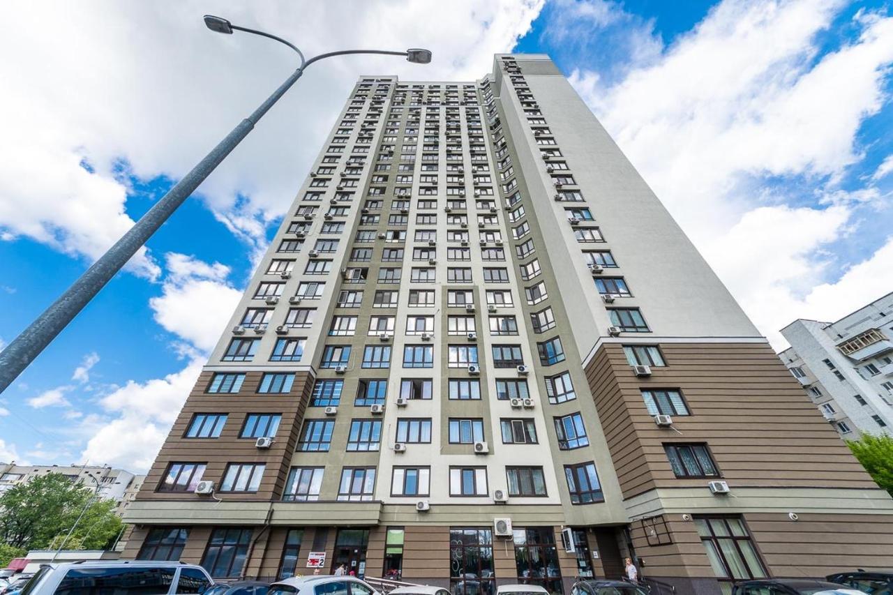 Апартаменти Метро Вирлиця Kyiv Exterior photo