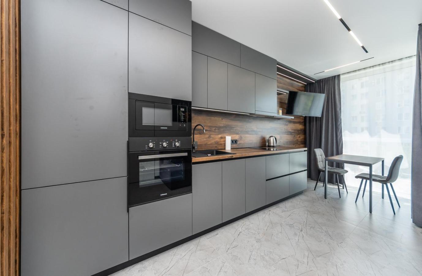 Апартаменти Метро Вирлиця Kyiv Exterior photo